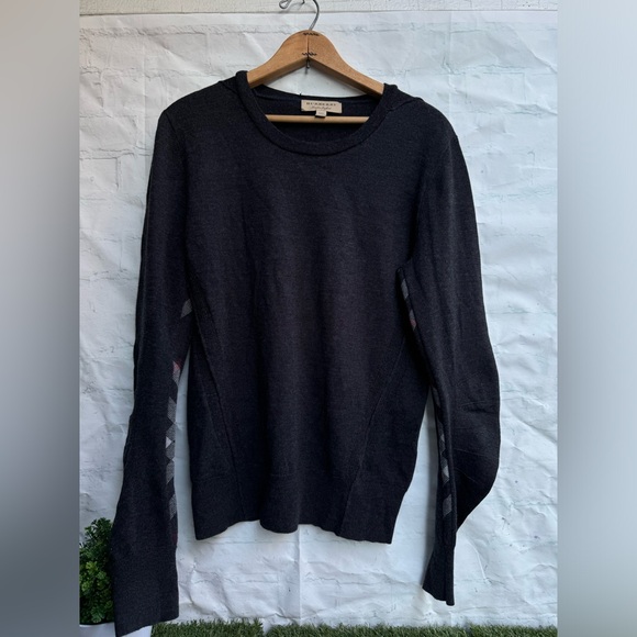BURBERRY Crewnexk Dark grey  plaid detail on sleeves Size S Small Authentic - Picture 2 of 10
